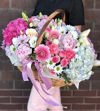 Композиция солнечный день в Хорлово Цветочная композиция из Розы, Хризантемы, Пионы и Лизиантусы в корзине в Хорлово